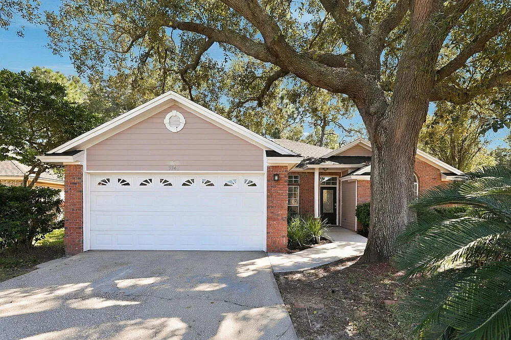 4 bed, 2.0 bath, 1820 sqft, $2,215 — Photo 1