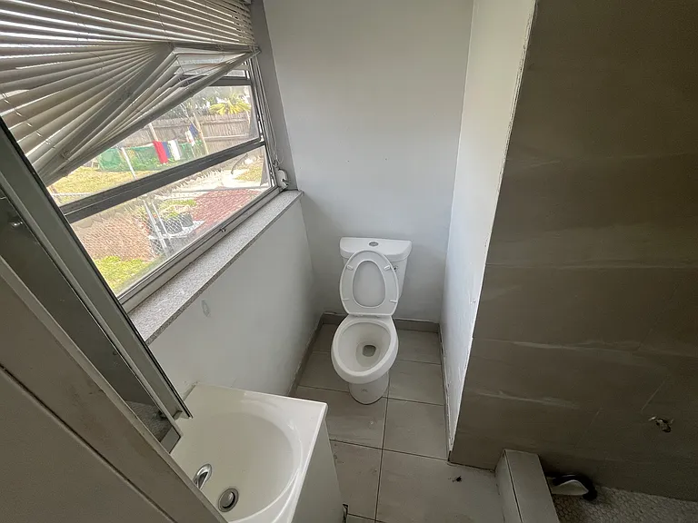 1018 N 17th Ct #1B — Photo 5