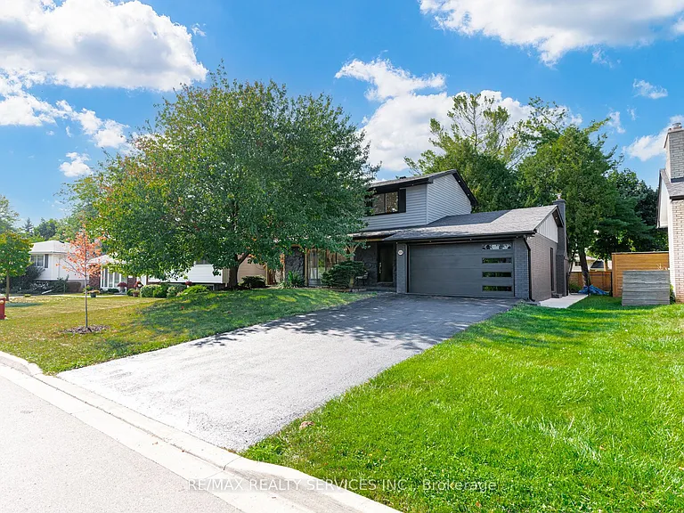 5133 Cherryhill Cres — Photo 1
