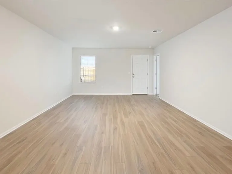 560 Saint Charles Pl — Photo 6