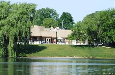 COMMUNITY POOL & CLUB HOUSE