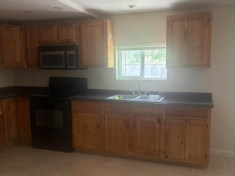 323 S Elden St #1/4 — Photo 5