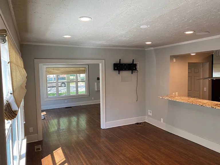 1515 S Carson Ave — Photo 18