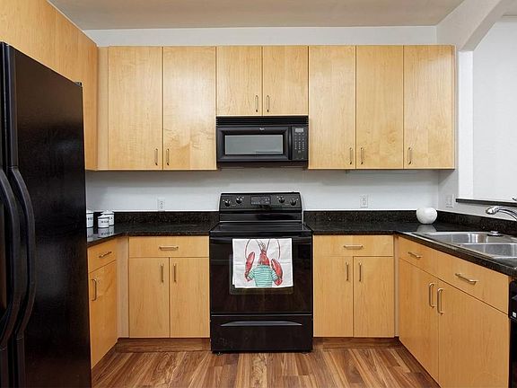 5th image of 2100 Humboldt St APT 101