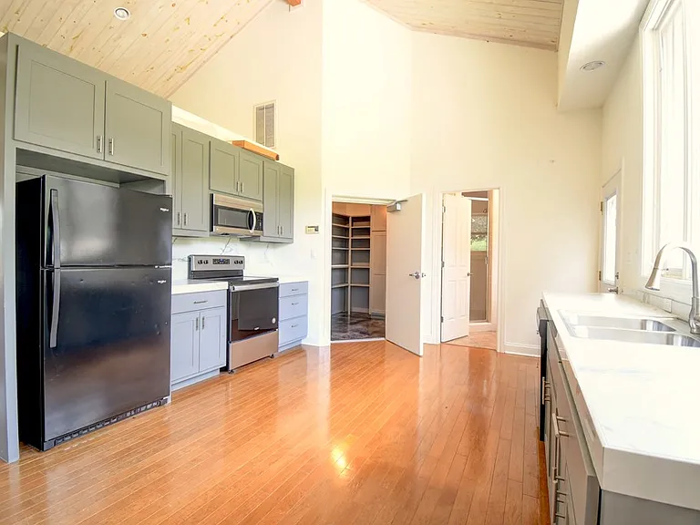 155B Nimitz Dr — Photo 9