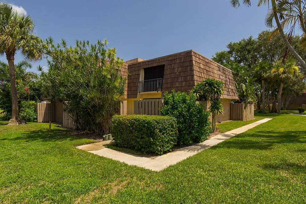 2 bed, 2.5 bath, 1236 sqft, $2,500 — Photo 2