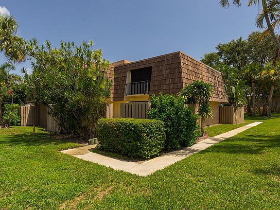 2nd image of 818 8th Ct