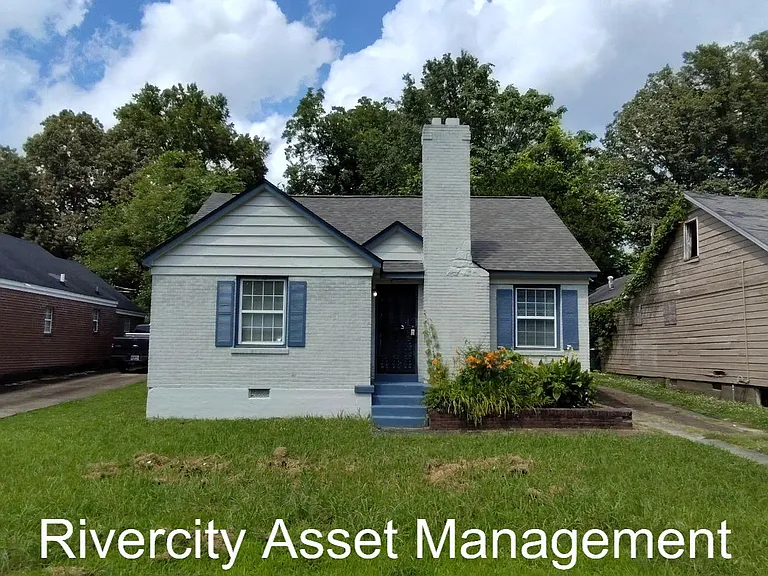 2386 Larose Ave — Photo 1