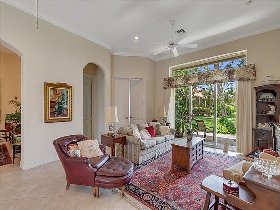 5th image of 9065 Englewood Ct