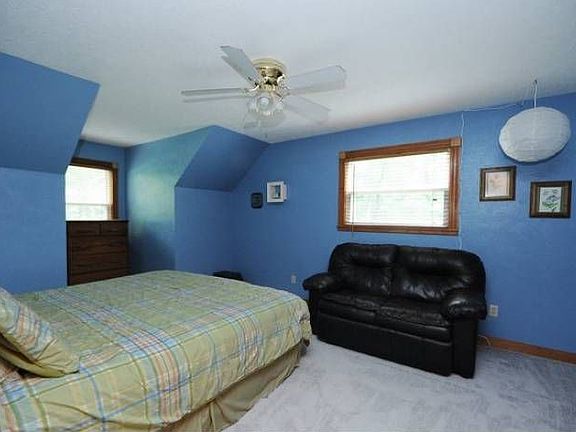5th image of 24018 Oakwood Dr