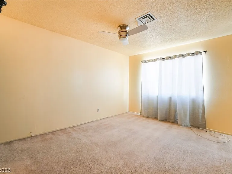 2102 E Russell Rd — Photo 21
