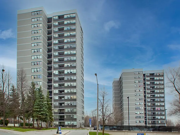 15 Brookbanks Dr — Photo 3