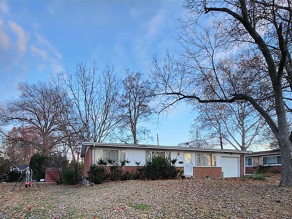 3rd image of 920 Preakness Ln