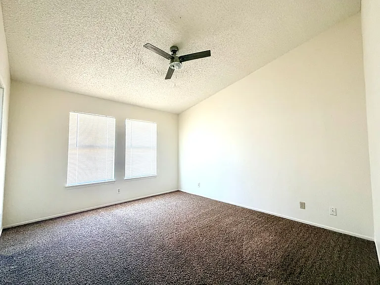 8449 Viburnum Ave — Photo 6