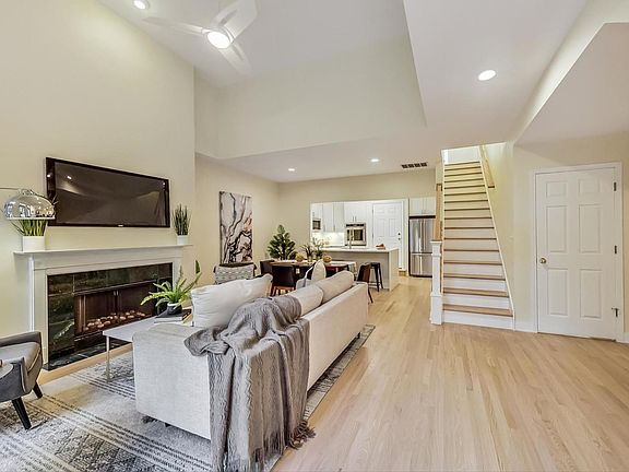 5th image of 424 W Armitage Ave APT A