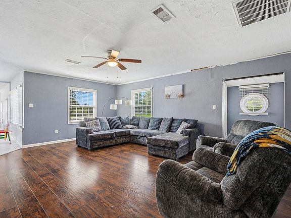 5th image of 311 Burnett Dr