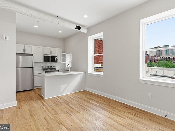 5th image of 337 S Fremont Ave