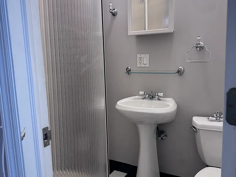 Den Bathroom