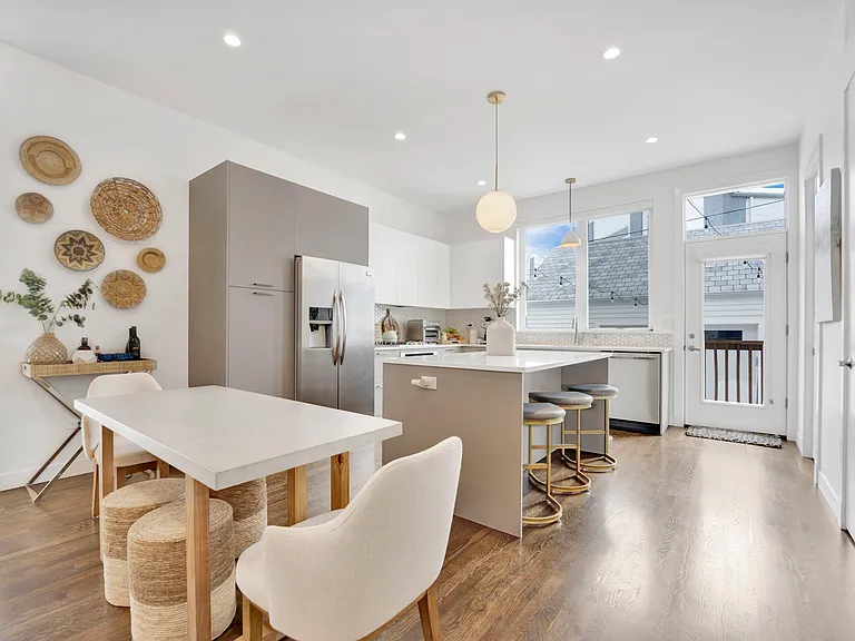 4415 W Waveland Ave — Photo 11