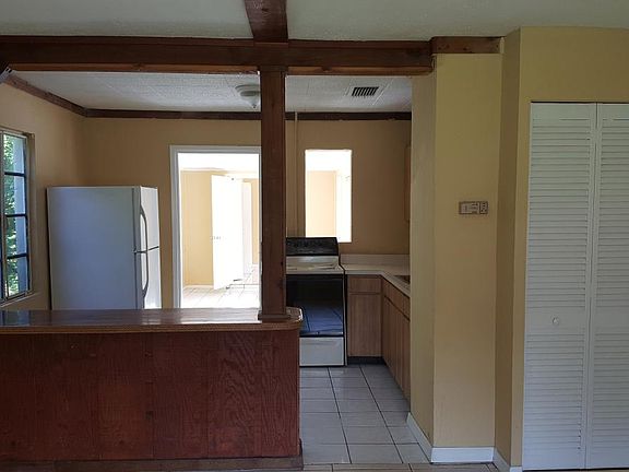 5th image of 2712 Bel Aire Cir