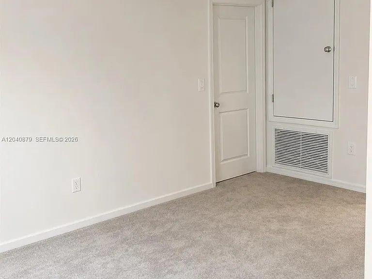 19619 Fairhill Ct — Photo 7