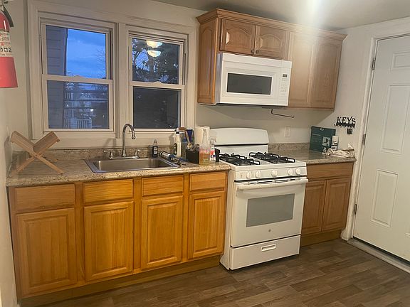 Second view of the kitchen