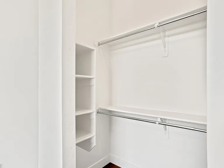 The Parkway Apartments — Photo 27