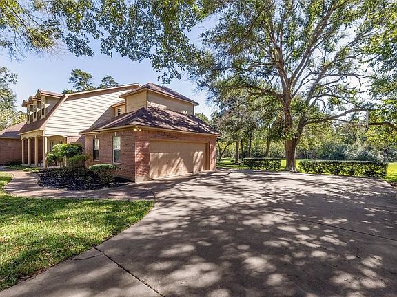 3rd image of 811 Copperas Dr
