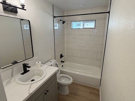 4th image of 1842 Arcadian Ave #5