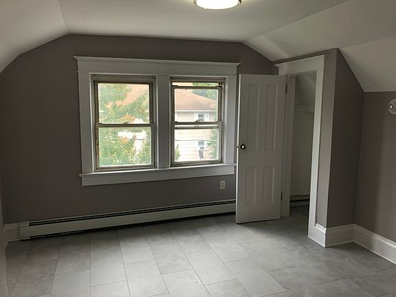 4th image of 36 Charles St Floor 3