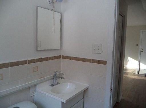 3rd image of 17 Julia Dr