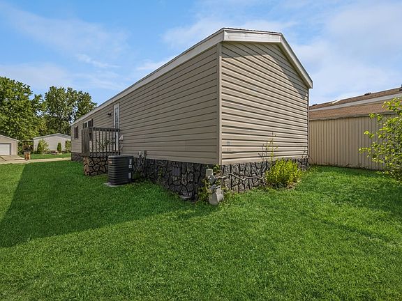 5th image of 54 N Hawthorn Dr