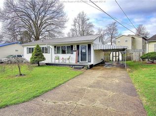 131 Caroline Cir, Hurricane, WV 25526