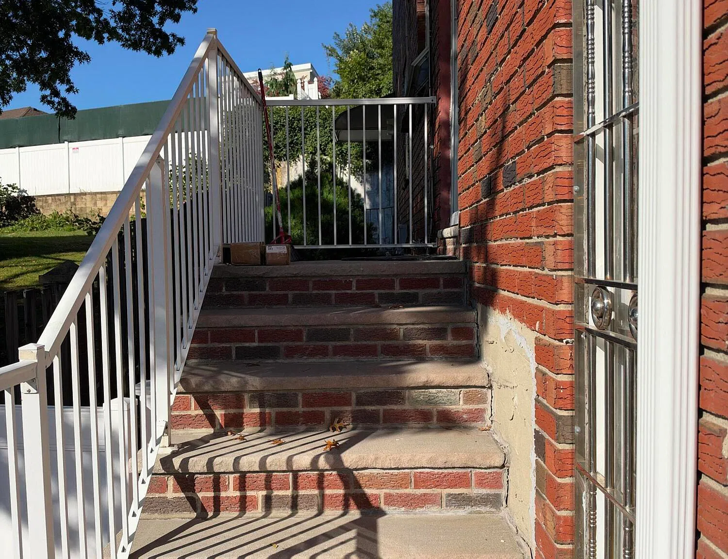 3 bed, 1.0 bath, 900 sqft, $3,500 — Photo 2