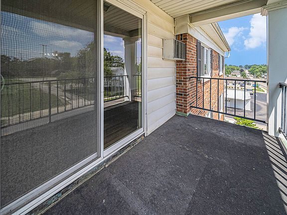4th image of 806 W Michigan Ave E #307