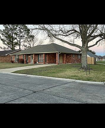 4th image of 208 Belle Helene St