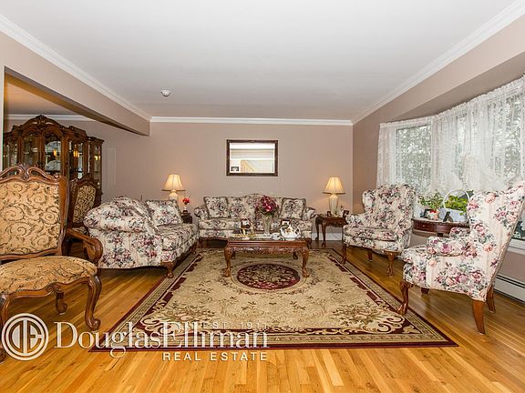 2nd image of 325 Monroe Ave