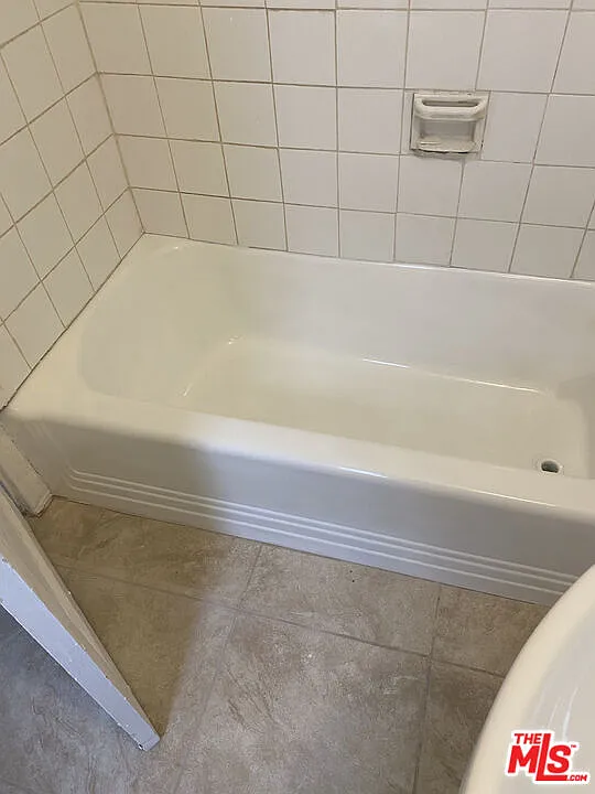 2 bed, 1.0 bath, 800 sqft, $1,795 — Photo 2