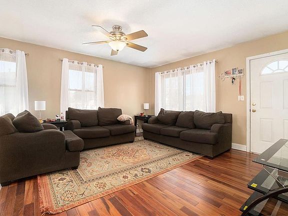 5th image of 610 W Morse Ave