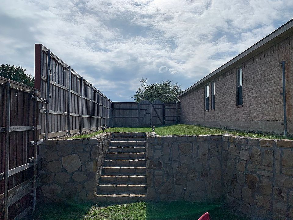 1st image of 100 Windy Knoll Ln