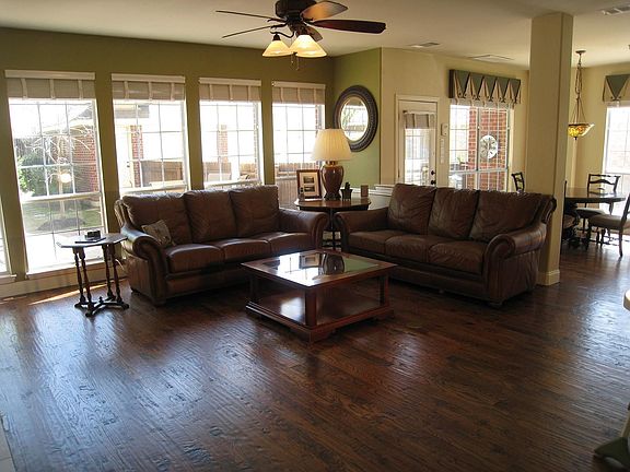 Living Room Pic 1