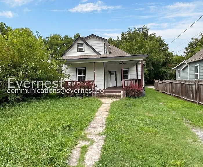 2311 Fairleigh St — Photo 1