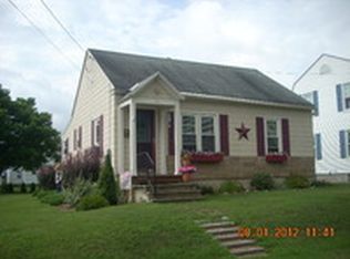 10 Grant St, Adams, MA 01220