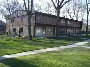 482 Duane Ter APT E, Glen Ellyn, IL 60137