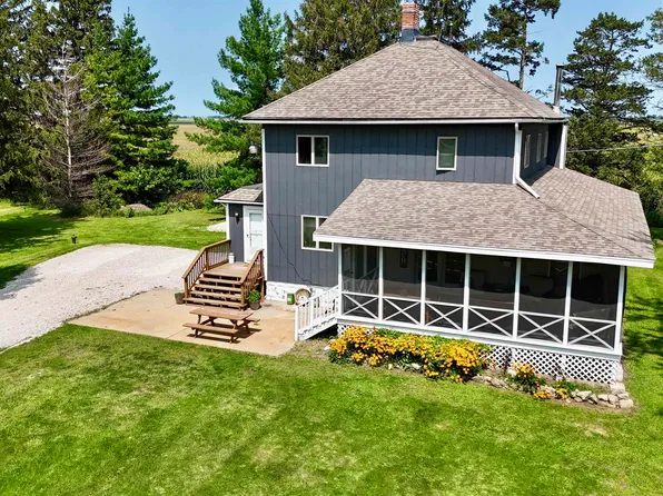 1905 Melugins Grove Rd, Rochelle, IL 61068