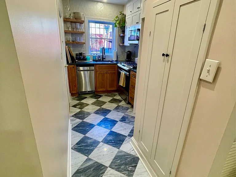2256 12th Pl NW — Photo 4