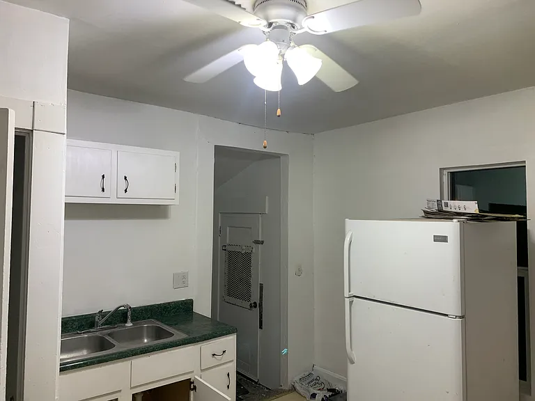 2207 Glen Ct — Photo 6