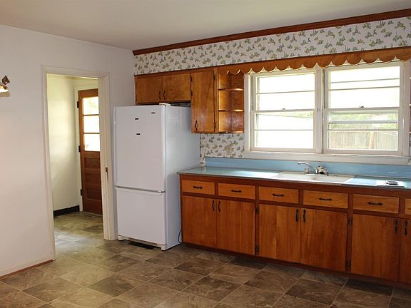 5th image of 805 Cline St