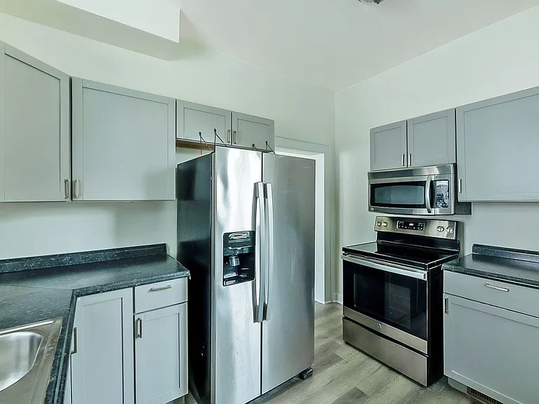 25 1/2 Maverick St — Photo 10