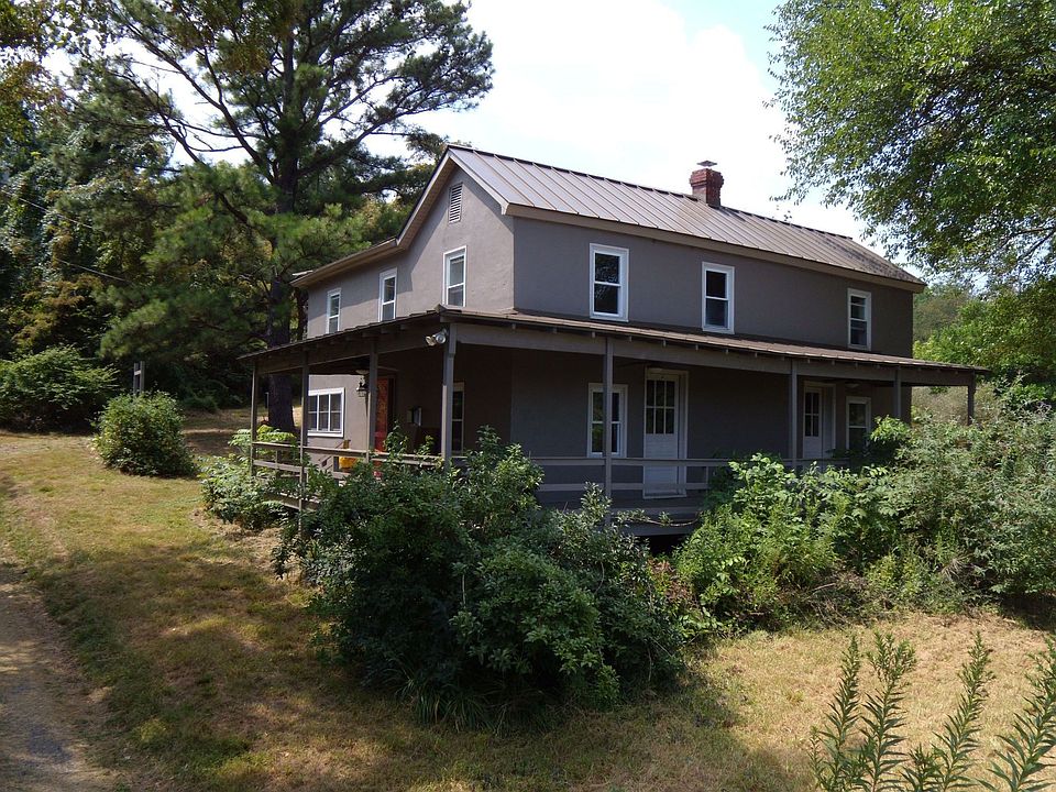 Front  entering driveway